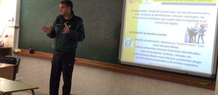 Charla Guardia Civil al alumnado de Bachillerato