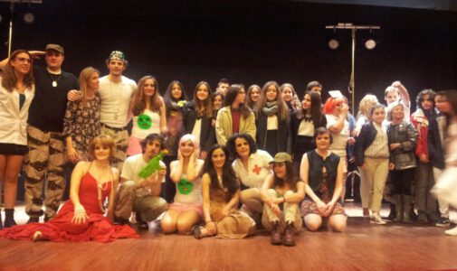 LOS ALUMNOS DE 3º, 4º ESO Y BAC SE VAN AL TEATRO