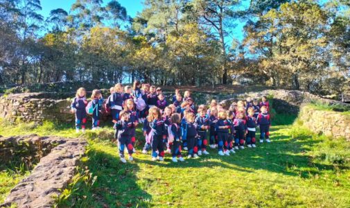 Infantil no Dolmen de Dombate