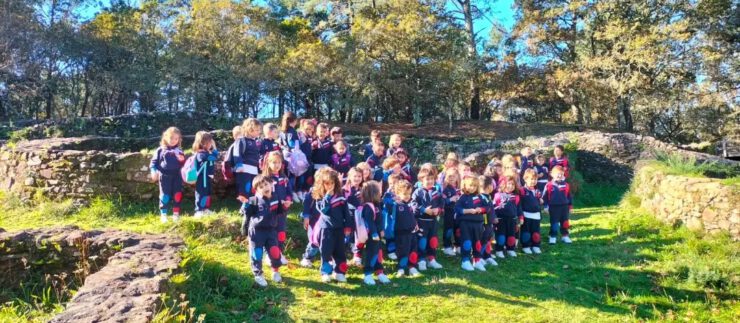 Infantil no Dolmen de Dombate