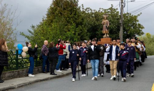 Llegada del Niño de uvas y espigas