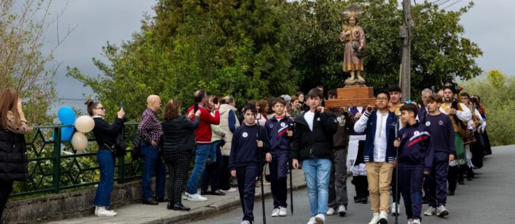 Llegada del Niño de uvas y espigas