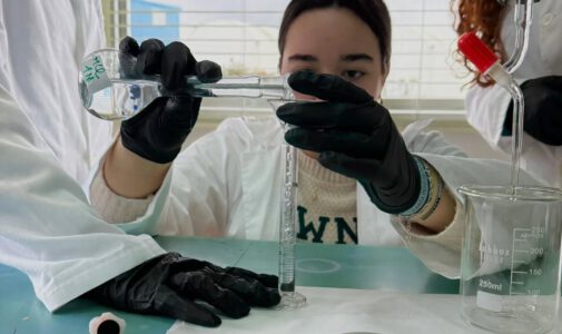 2º de Bachillerato en el laboratorio