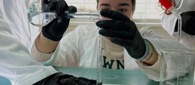 2º de Bachillerato en el laboratorio