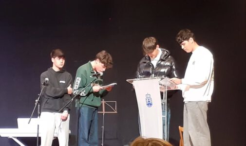 Alumnos de 1º Bach no acto «Lectura de Castelao»