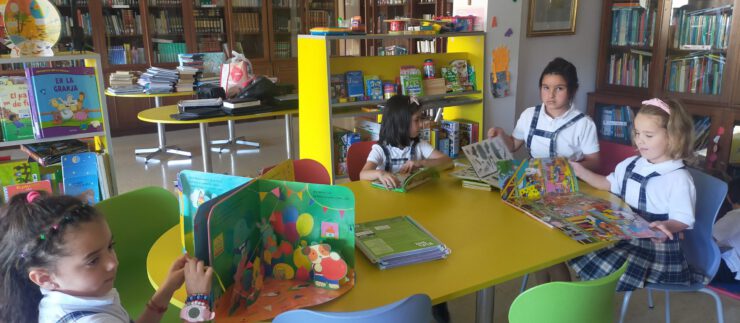 1º de Primaria en la biblioteca