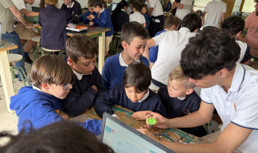 2º EP aprende electrónica con 4º ESO