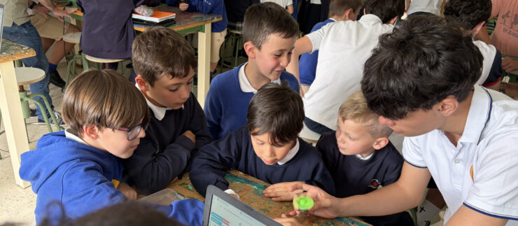 2º EP aprende electrónica con 4º ESO